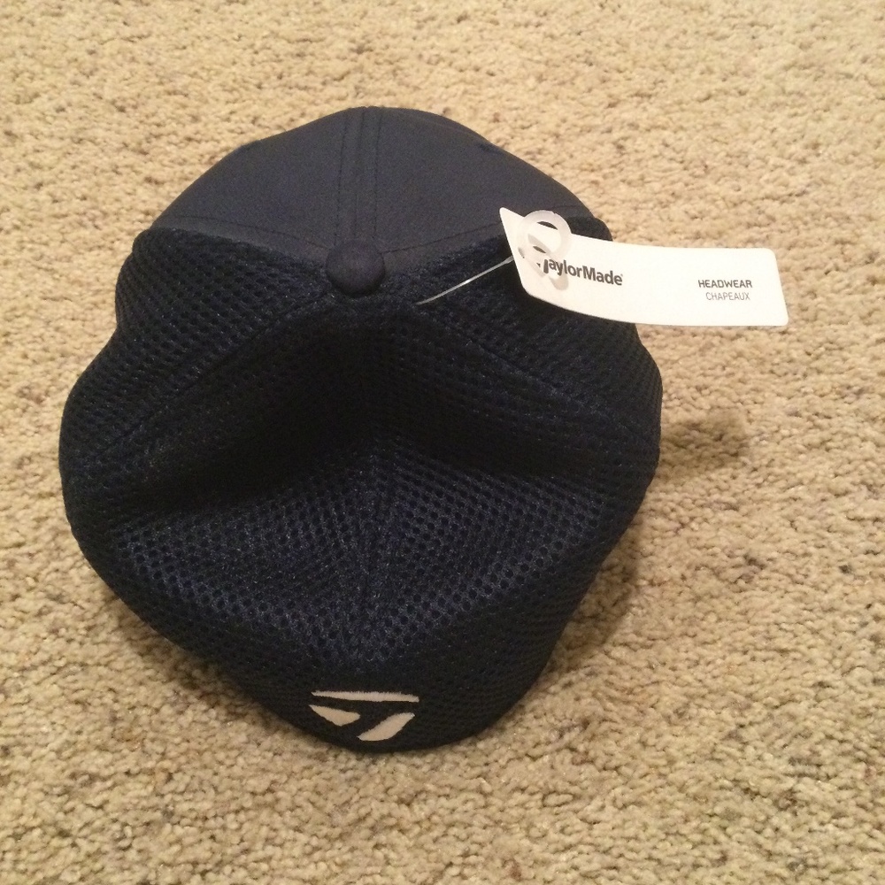 TaylorMade Men golf hat. Size S/M. Color Navy Blue